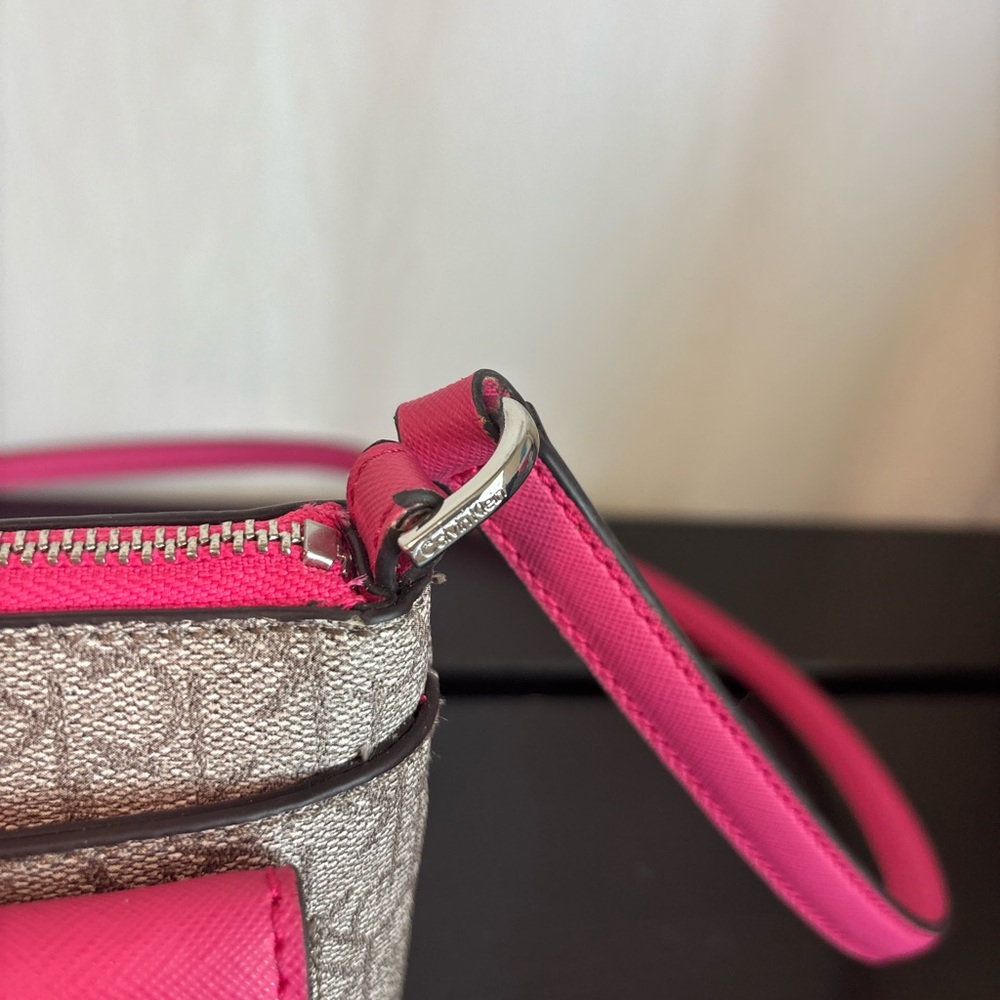 CALVIN KLEIN  Pink and Tan Crossbody Bag with Elegant Design - Picture 7 of 15